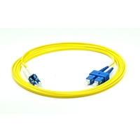2m LC/UPC-SC/UPC デュプレックス シングルモード 光パッチケーブル（3.0mm PVC/OFNR 9/125）