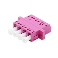 LC/UPC-LC/UPC 10G クワッド マルチモード プラスチック製光ファイバアダプター/嵌合スリーブ（OM4、フランジ付き、すみれ色）